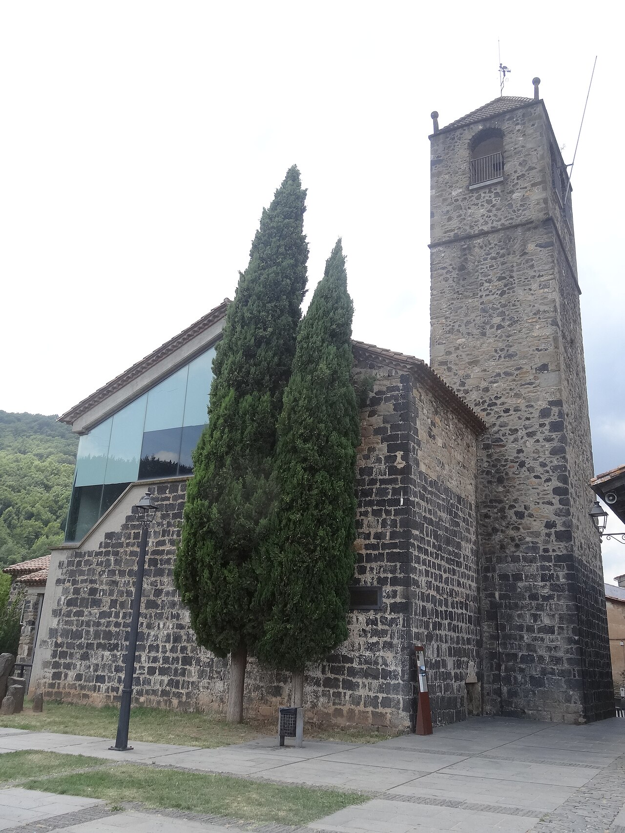 La iglesia vieja de Sant Salvador, en la plaza de Josep Pla